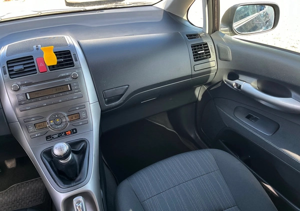 Toyota Auris cena 29900 przebieg: 129240, rok produkcji 2010 z Warta małe 596